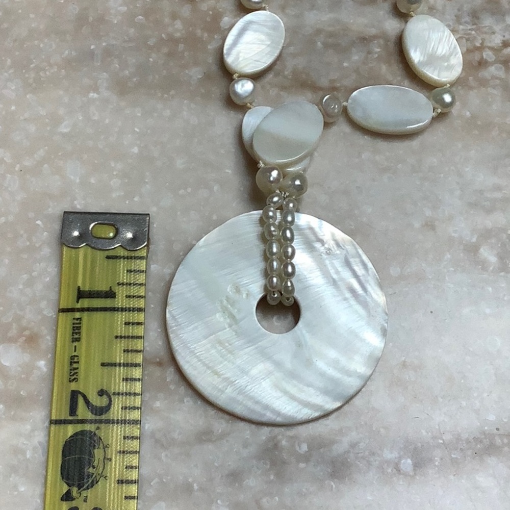 😍Shell Medallion Necklace😍 - Picture 10 of 11